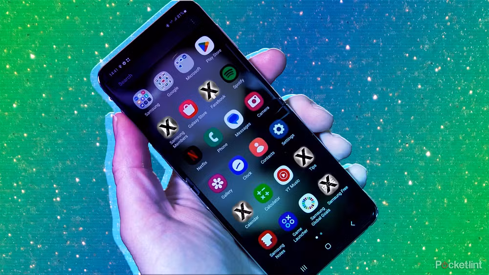 Điểm đáng chú ý là nhiều ứng dụng Samsung không thể gỡ trực tiếp bằng cách thông thường vì hãng chỉ cho phép “Disable”, tức vô hiệu hóa tạm thời nhưng phần mềm vẫn tồn tại bên trong hệ thống và tiếp tục chiếm dung lượng bộ nhớ thiết bị.