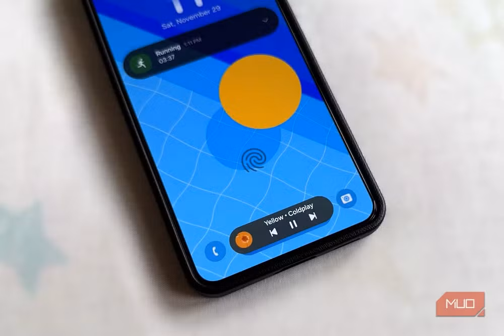 Samsung từ lâu thường bị người dùng phàn nàn vì cài sẵn quá nhiều phần mềm và tính năng bị cho là “bloatware” trên điện thoại Galaxy, nhưng trải nghiệm thực tế với giao diện One UI cho thấy không phải mọi thứ đều vô dụng như nhiều người từng nghĩ. (Ảnh: MUO)