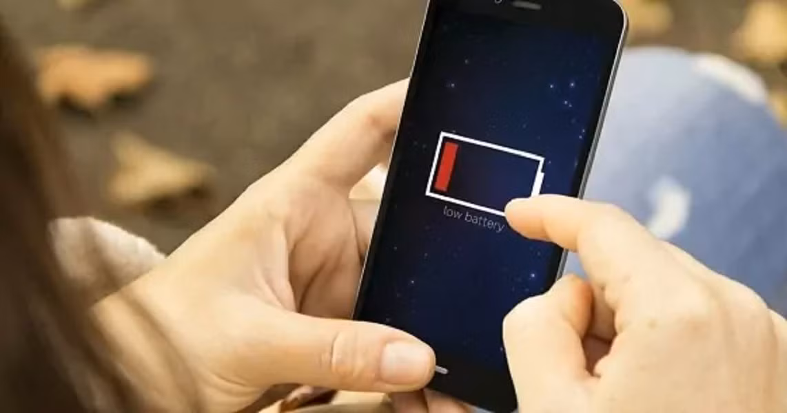 Dấu hiệu cảnh báo gồm máy chậm, nóng, pin tụt nhanh và xuất hiện ứng dụng lạ.