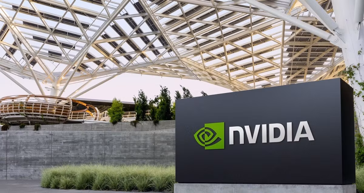 Sau khi Washington cấm bán các dòng chip AI cao cấp sang Trung Quốc, NVIDIA gần như đánh mất hoàn toàn thị phần ở phân khúc AI tiên tiến, buộc các công ty công nghệ Trung Quốc phải tìm kiếm giải pháp thay thế trong nước.