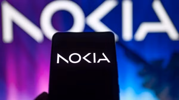 Sự kiện Nokia 200 4G cháy hàng chỉ sau hai ngày mở bán cho thấy giữa làn sóng AI và smartphone cao cấp, vẫn tồn tại một nhóm khách hàng lớn yêu thích những thiết bị tối giản, bền bỉ và mang đậm dấu ấn hoài niệm, giúp Nokia tiếp tục giữ vị thế đặc biệt trên thị trường công nghệ toàn cầu.