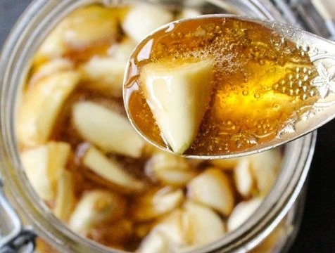 Ăn tỏi ngâm mật ong mỗi ngày vì lợi ích sức khỏe tuyệt vời