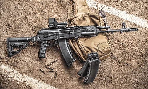 Dân chơi súng Mỹ "sướng run" khi trên tay tiểu liên AK-74M