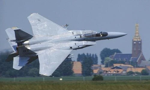 Khó hiểu quyết định vứt bỏ tiêm kích bất bại F-15
