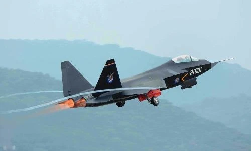 Thêm hai chiếc Phi cơ “Cốt Ưng” Trung Quốc lộ diện