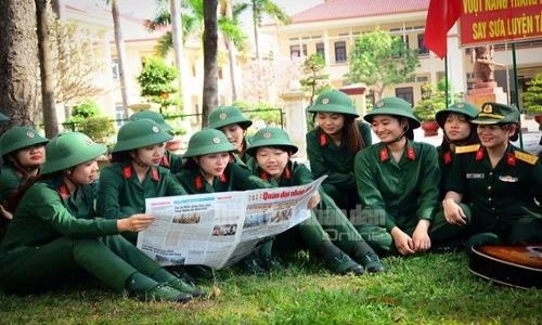 Ảnh đẹp "bóng hồng" những ngày đầu nhập ngũ QĐND Việt Nam