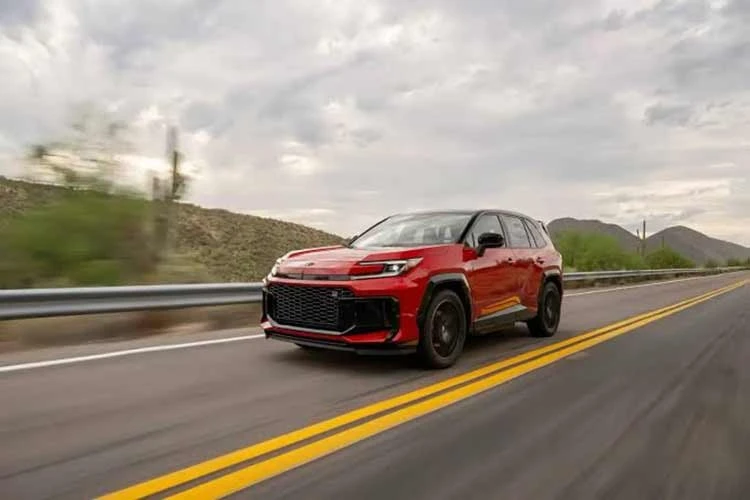 Toyota RAV4 возглавляет рейтинг бестселлеров в США: продажи превысили 480 тысяч единиц