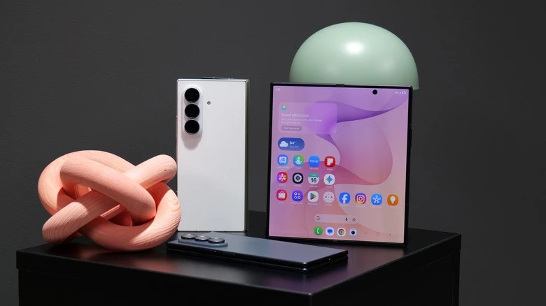 Đổi camera để lấy màn gập, bạn chọn bên nào