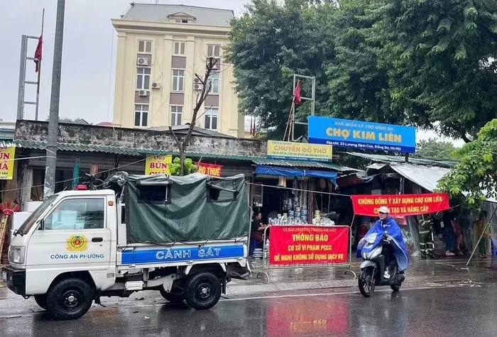 Chợ Kim Liên tạm dừng hoạt động để khắc phục tồn tại PCCC