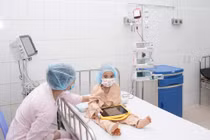 Ghép tế bào gốc cứu sống bé 4 tuổi bị suy tuỷ xương vô căn