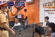 Gallery - Truy tìm “thủ phạm” khiến nhiều người đi xe máy bị ngã trên đường Cộng Hòa - image 7