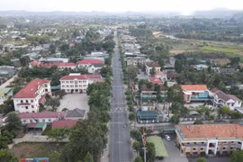 Xã Cát Tiên được hình thành từ việc sắp xếp toàn bộ diện tích tự nhiên, quy mô dân số của thị trấn Cát Tiên, xã Nam Ninh và xã Quảng Ngãi.