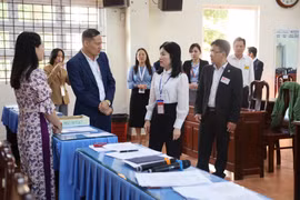 Giám đốc Sở GD&ĐT Lâm Đồng trực tiếp kiểm tra các điểm thi tốt nghiệp THPT.