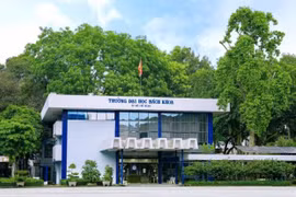 ĐH Bách Khoa TP.HCM: Nhà thầu giá thấp hơn nửa tỷ vẫn bị loại?