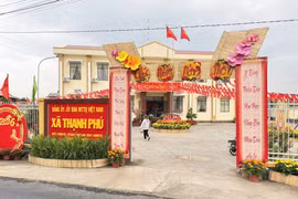 Xã Thạnh Phú mới được hình thành từ việc sắp xếp toàn bộ diện tích tự nhiên, quy mô dân số của xã Phú Cường và xã Thạnh Lộc (huyện Cai Lậy, tỉnh Tiền Giang cũ).