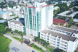 Gói thầu tại ĐH Sư phạm Kỹ thuật TP.HCM: Đối thủ chào giá siêu