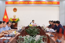 Chủ trì cuộc họp sáng 8/7, Phó Chủ tịch Võ Ngọc Hiệp yêu cầu ba Ban Quản lý dự án khu vực phải quyết tâm hoàn thành vượt mức chỉ tiêu đầu tư công được giao.
