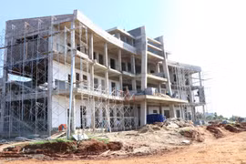 Trường nội trú biên giới Quảng Trực và Thuận An dồn lực thi công bù tiến độ.