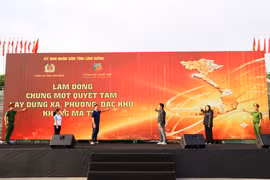 Lãnh đạo tỉnh Lâm Đồng thực hiện nghi thức phát động hưởng ứng toàn quốc “Chung một quyết tâm xây dựng xã, phường, đặc khu không ma túy”.