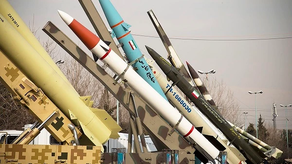 Hàng chục tên lửa đạn đạo Iran "lên nòng", chuyện gì đang xảy ra?