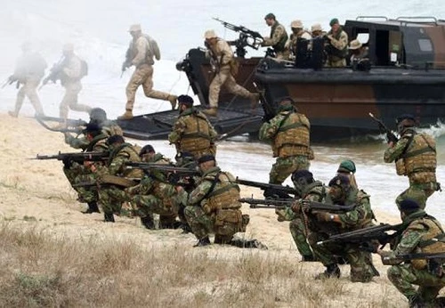 NATO tăng cường tập trận, tướng lĩnh Nga như "ngồi trên đống lửa"?