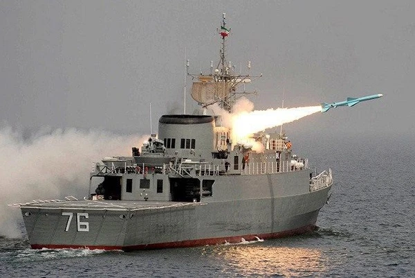 Kinh hãi số người chết vụ tàu chiến Iran bắn lẫn nhau