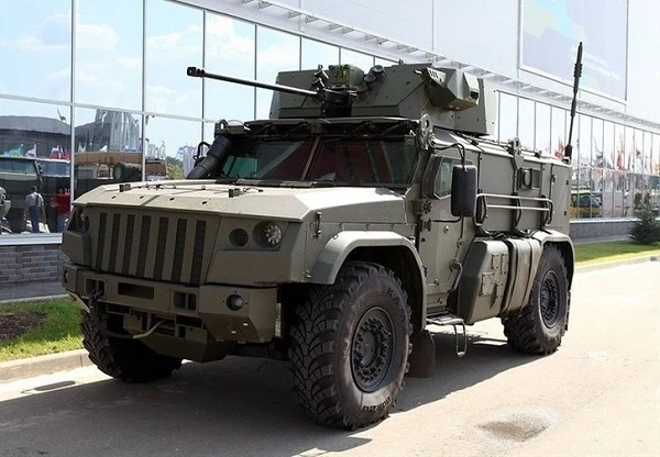 Ngắm siêu phẩm xe bọc thép Typhoon-VDV cực "hầm hố" của Nga