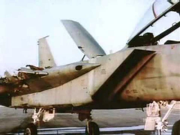 Màn hạ cánh điên rồ "một mất một còn" của F-15 Mỹ trong quá khứ