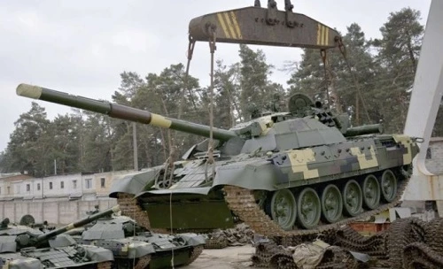 Tăng thiếp giáp Ukraine mạnh lên gấp bội khi tiếp nhận T-72AMT
