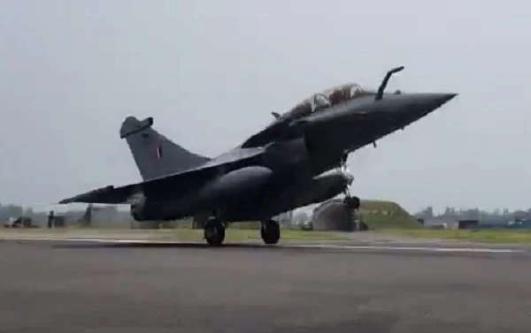 Không quân Ấn Độ nhận tiêm kích Rafale: Khoảnh khắc hạ cánh lịch sử