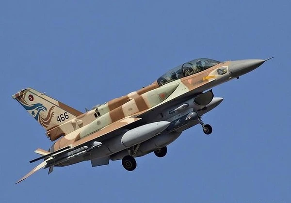 Syria chưa kịp củng cố phòng không, Israel đã không kích tới tấp