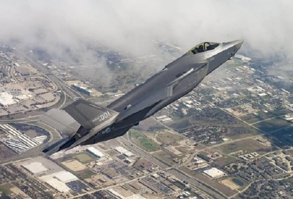 Tiêm kích F-35 thiếu linh kiện, Tổng thống Trump đổ lỗi cho ông Obama