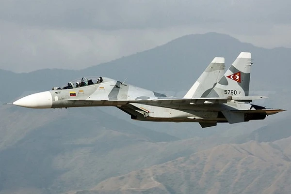 Tiêm kích Su-30MK2 Venezuela một mình đánh chặn hai máy bay Mỹ