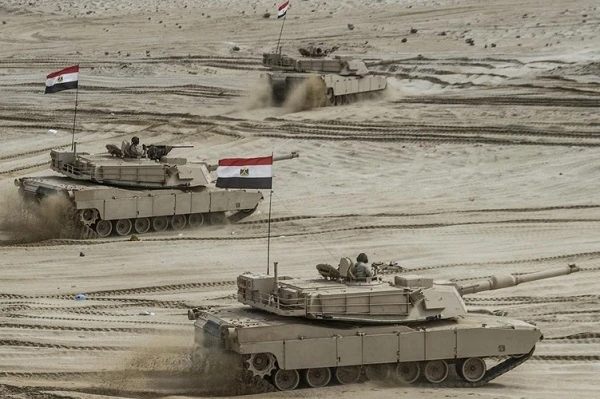 Ai Cập tập trận rầm rộ sát biên giới Libya, thách thức quân Thổ