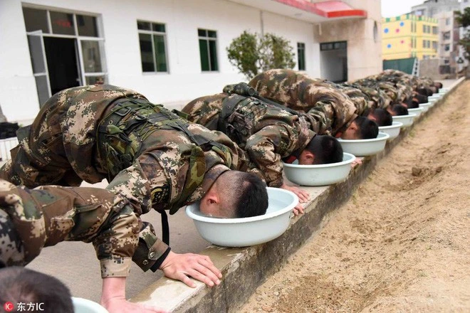Bài tập bất động, nín thở khác người của lính bắn tỉa Trung Quốc