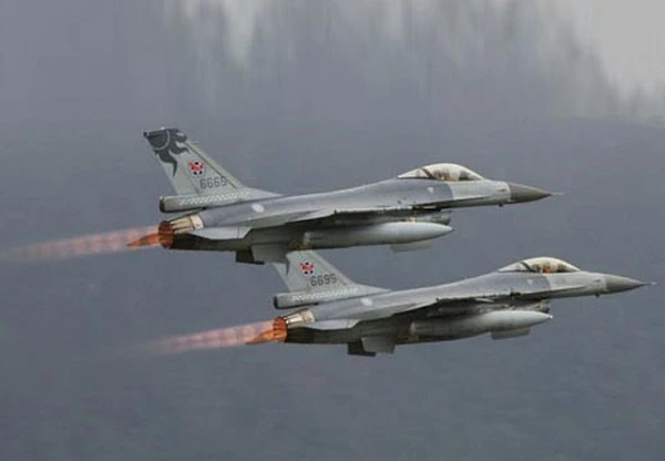 Phi đội F-16V Đài Loan bất ngờ tập trận chống lại cuộc tấn công từ Trung Quốc