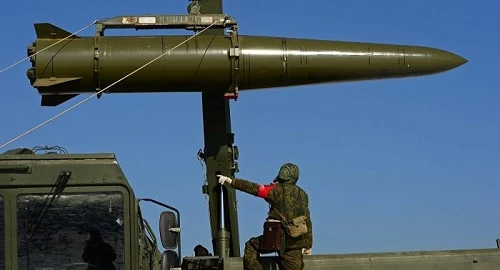 Triển khai tên lửa đạn đạo Iskander ở Kaliningrad, Nga kề "lưỡi kiếm" vào "yết hầu" phương Tây?