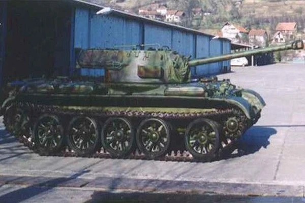 Kinh ngạc vũ khí lai giữa xe tăng T-55 và pháo chống tăng Mỹ