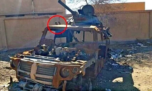 Xe tuần tra của Nga "nát bươm" vì trúng bãi mìn ở Syria