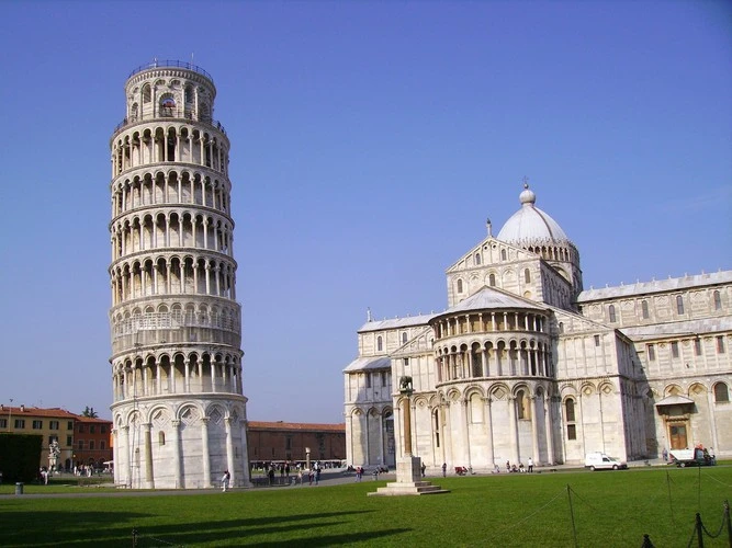 Hé lộ lý do tháp nghiêng Pisa mất hơn 200 năm mới xây xong