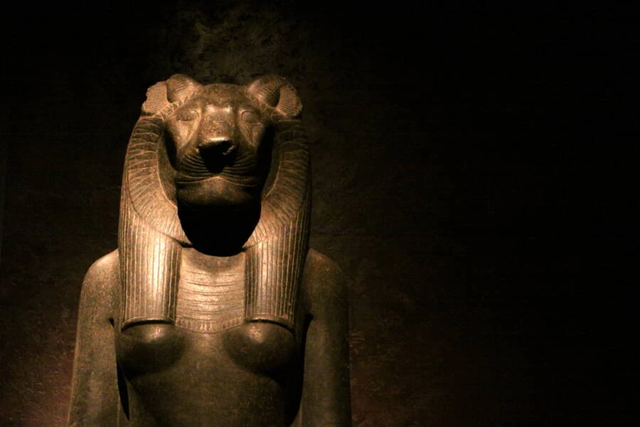Nữ thần chiến tranh, bảo vệ pharaoh quyền lực ra sao?