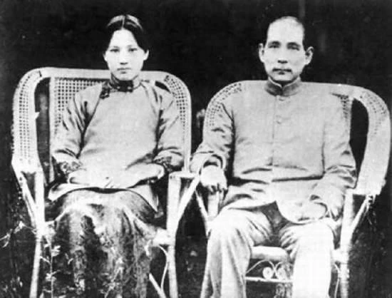 Mối tình cách 27 tuổi của Tôn Trung Sơn và Tống Khánh Linh