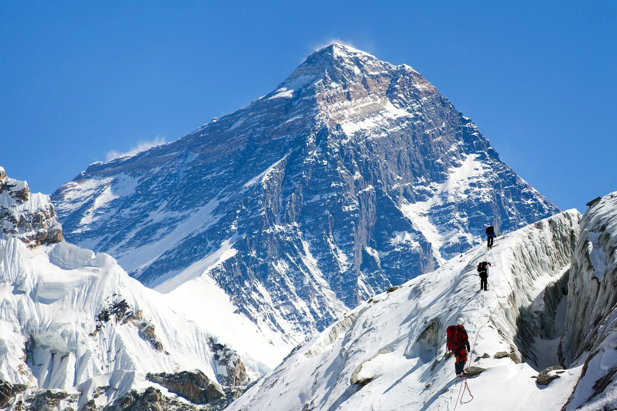 Hằng năm, “nóc nhà thế giới” Everest cao thêm bao nhiêu mm? 