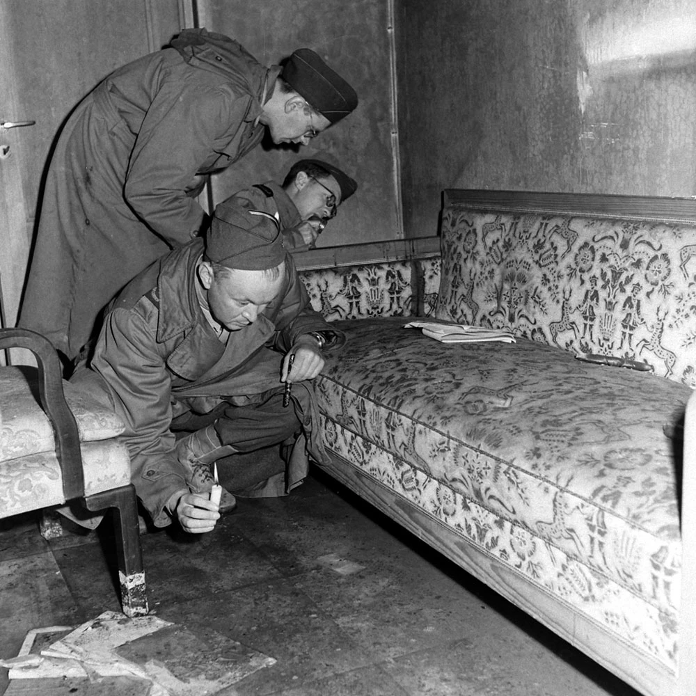 Công bố loạt hình ảnh ám ảnh về nơi trùm phát xít Hitler tự sát