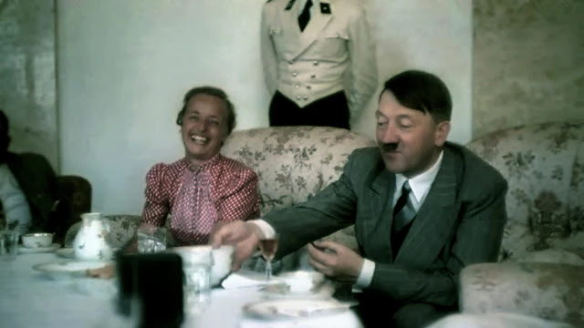 Bộ ảnh chụp trùm phát xít Hitler của Hugo Jaeger