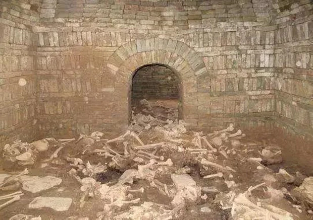 Mở lăng mộ khủng, lộ bí mật kinh hoàng 80 hài cốt "ngoại lai"