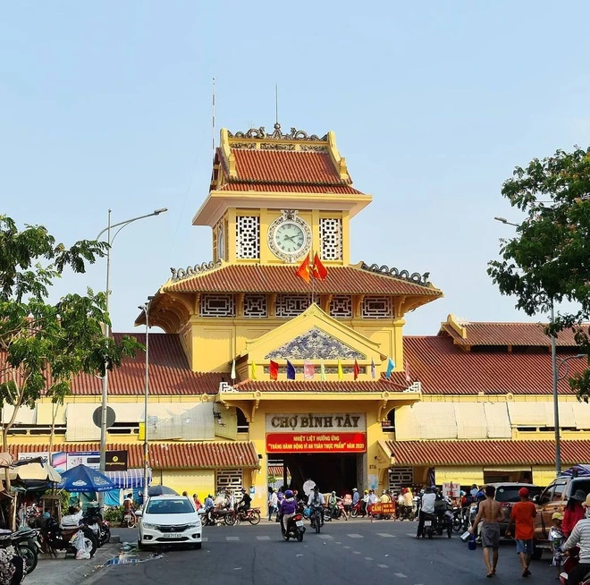 Nét đặc biệt khó quên những ngôi chợ lâu đời giữa lòng TP.HCM
