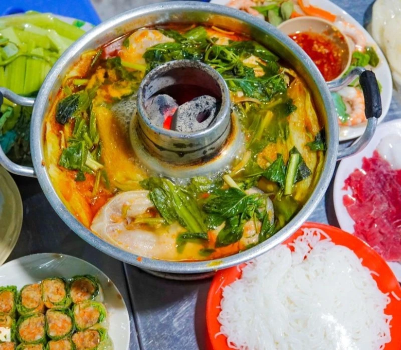 Lẩu 'than thở' món ngon dân dã mê hoặc du khách khi đến miền Tây du lịch