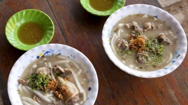 Món đặc sản ‘nhìn như cháo lòng’ khiến du khách mê mẩn khi đến Vĩnh Long