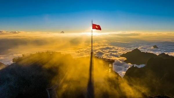 Trải nghiệm mùa săn mây ngoạn mục trên nóc nhà Đông Dương